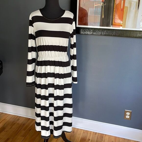 Betsey’s Boutique Shop black/white stripe elastic waist long sleeve T-shirt midi - Picture 1 of 5